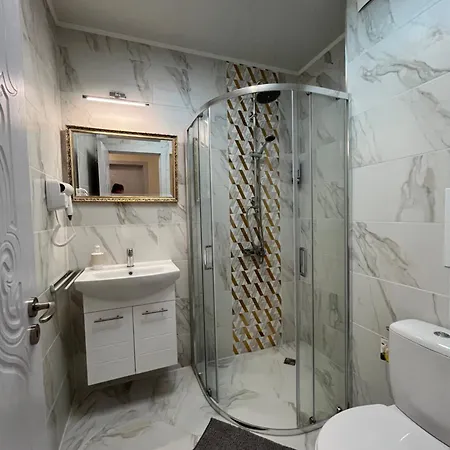 Moonlight-apartmant,burgas-sarafovo * 布尔加斯
